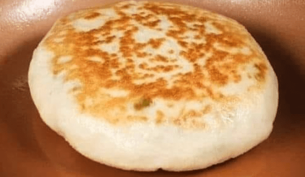 Farina + acqua. Senza forno. Questa ricetta semplice e deliziosa mi è stata insegnata da mia madre, che ha 70 anni.