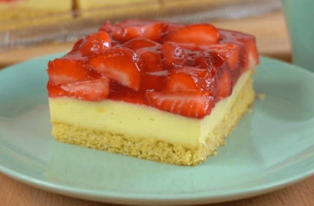 Non posso dire di no: Pan di Spagna alle fragole in forno in 10 minuti, funziona anche con banane o mandarini (a piacere)