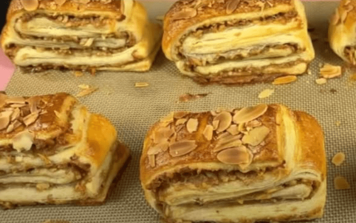 Quadrotti di pasta sfoglia con mele e mandorle facili