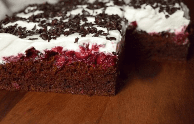 Foresta Nera sulla tegliaIngredientiPer l’impasto:1 tazza di olio