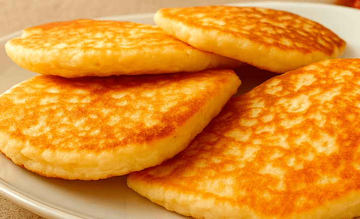 Pancake con Yogurt e Mele: La Ricetta Leggera per una Colazione Soffice e Golosa