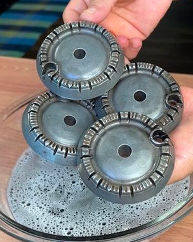 Il segreto della nonna per pulire i bruciatori del piano cottura alla perfezione