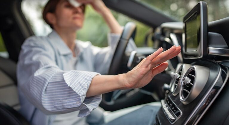 Aria condizionata in auto vietata e multe fino a 444 euro: ecco quando