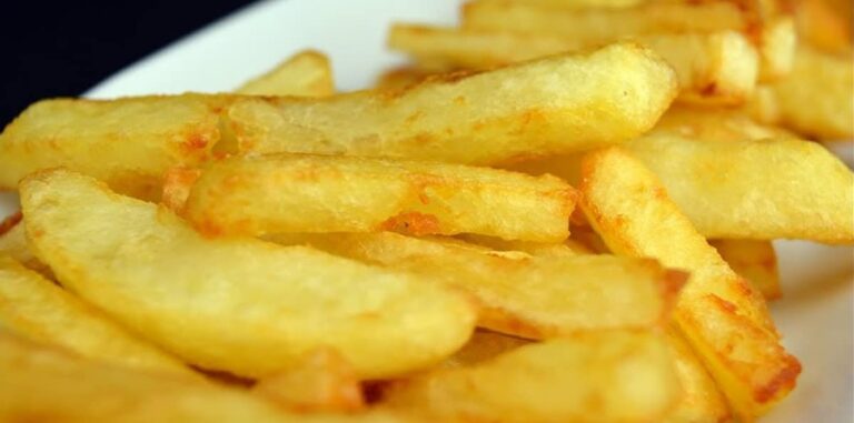 Come preparare delle deliziose patatine croccanti senza una goccia di olio