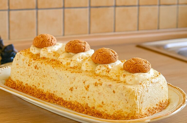 Semifreddo agli amaretti: come prepararlo passo passoSemifreddo agli amaretti: come prepararlo passo passo