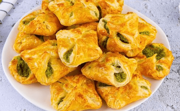 Quadretti di pasta feta e spinaci: fragranti e buonissimi!